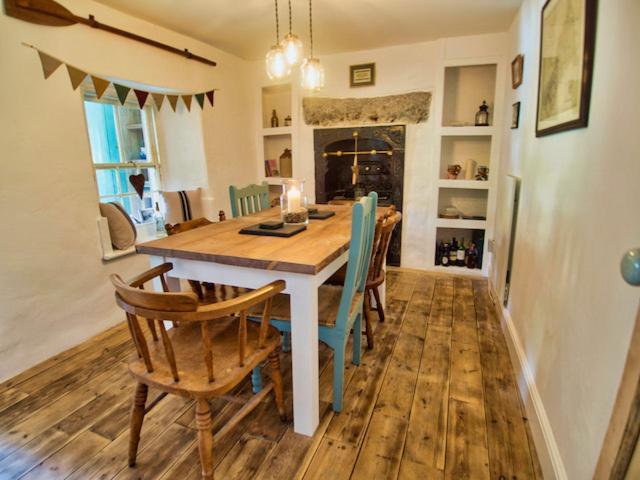 Knocker Cottage Is A 3 Bedroom Made Up Of 1 Double Bedroom And 2 Small Double Bedrooms In Small Village 10 Min To Beaches แคมบอร์น ภายนอก รูปภาพ