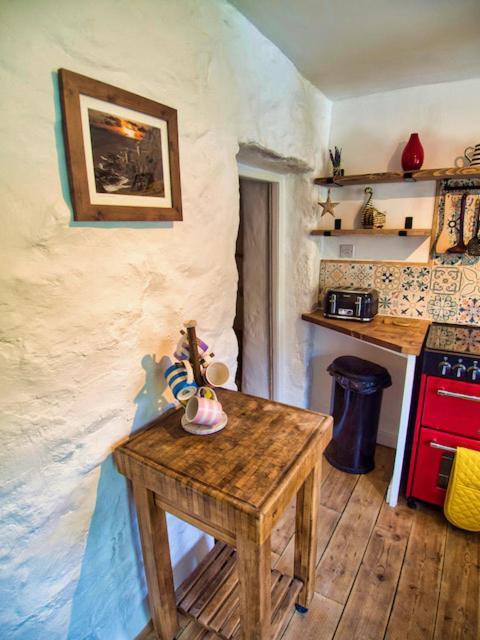 Knocker Cottage Is A 3 Bedroom Made Up Of 1 Double Bedroom And 2 Small Double Bedrooms In Small Village 10 Min To Beaches แคมบอร์น ภายนอก รูปภาพ