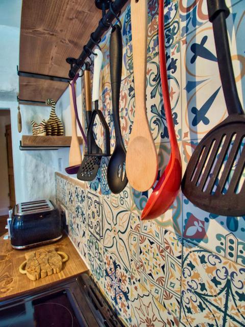 Knocker Cottage Is A 3 Bedroom Made Up Of 1 Double Bedroom And 2 Small Double Bedrooms In Small Village 10 Min To Beaches แคมบอร์น ภายนอก รูปภาพ