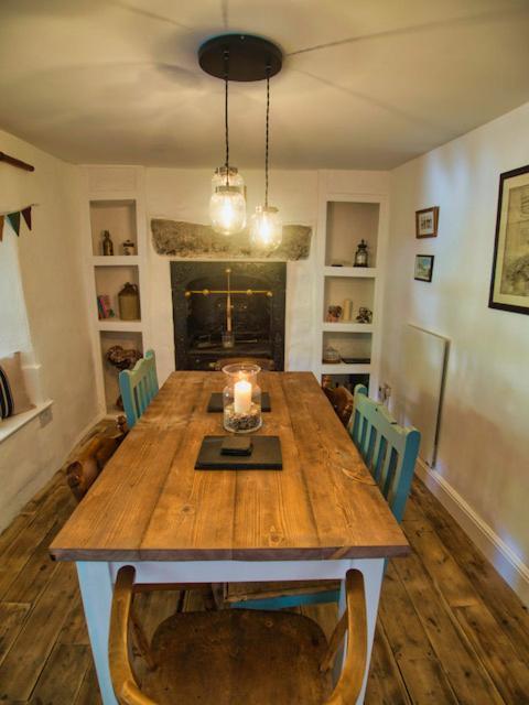 Knocker Cottage Is A 3 Bedroom Made Up Of 1 Double Bedroom And 2 Small Double Bedrooms In Small Village 10 Min To Beaches แคมบอร์น ภายนอก รูปภาพ